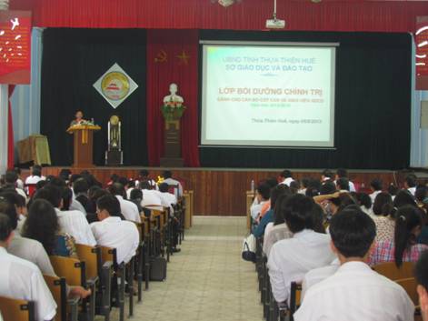 Tỉnh Thừa Thiên Huế tổ chức bồi dưỡng chính trị cho đội ngũ cán bộ chủ chốt và giáo viên giáo dục công dân trước khi bước vào năm học mới 2013-2014