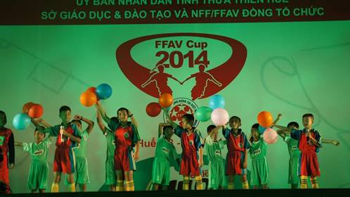 Giao lưu văn hóa giữa các đoàn bóng đá tham dự Cúp FFAV 2014 - Đêm hội đầy màu sắc