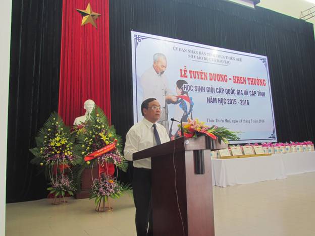 Sở GD&ĐT Thừa Thiên Huế tổ chức Lễ Tuyên dương - khen thưởng học sinh giỏi cấp quốc gia và cấp tỉnh năm học 2015-2016