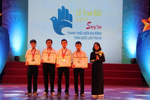 Học sinh Quốc Học đạt giải đặc biệt Cuộc thi sáng tạo thanh thiếu niên nhi đồng toàn quốc năm 2016