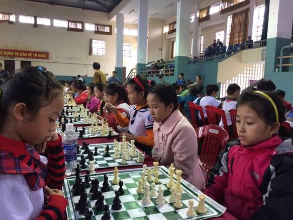 Giải cờ vua, cờ tướng học sinh và giáo viên tiểu học Thừa Thiên Huế tranh Cúp Hương Giang năm học 2016 - 2017