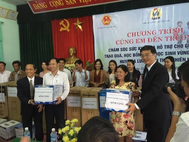 Công đoàn Giáo dục Việt Nam phối hợp hỗ trợ cho giáo dục của huyện A Lưới, tỉnh Thừa Thiên Huế