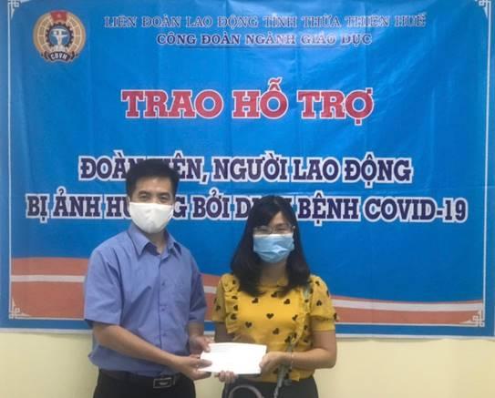 Công đoàn giáo dục tỉnh Thừa Thiên Huế thăm hỏi, hỗ trợ  đoàn viên và người lao động bị ảnh hưởng bởi dịch COVID-19