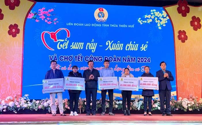 Công đoàn ngành Giáo dục tỉnh Thừa Thiên Huế tham gia Chương trình “Tết sum vầy – Xuân chia sẻ” của Liên đoàn Lao động tỉnh